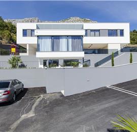 5 bedroom beachfront villa with heated pool near Omis, sleeps 9